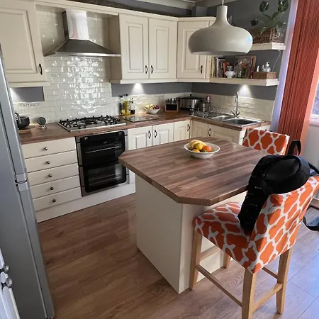 Homestay Double Bedroom In Wortley, Leeds Leeds (West Yorkshire)