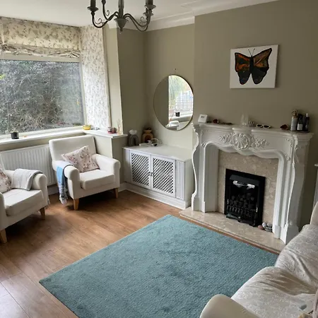 Homestay Double Bedroom In Wortley, Leeds Leeds (West Yorkshire)